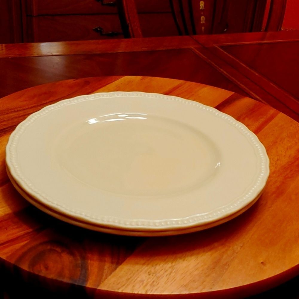 Lenox beaded off white set of 2 dinner plates